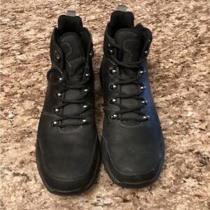 Men’s work boots size 11
